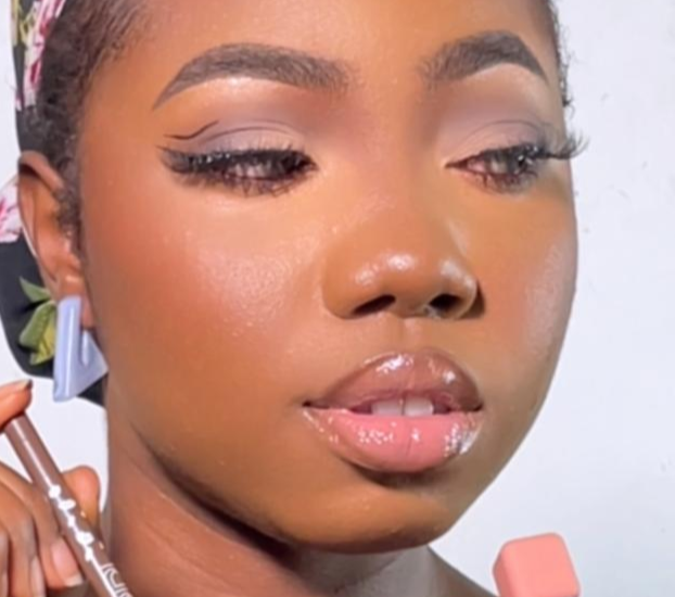 Hybrid Lip Craze: Plush, Hydrating Lips with Lip Oils and Glossy Stains